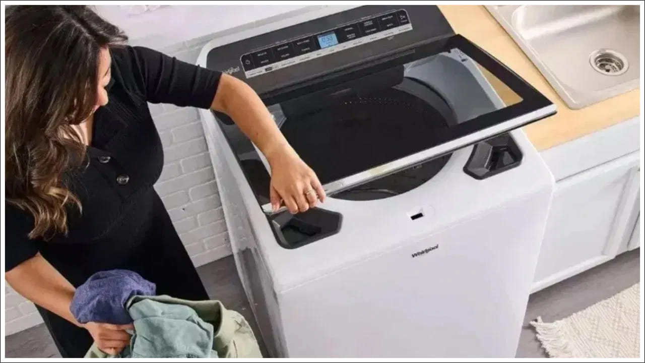  టాప్ లోడ్ బట్టలు కొంచెం గట్టిగా ఉతుకుతుంది. నీరు, విద్యుత్ వినియోగం ఎక్కువగా ఉంటుంది. ఉతికిన తర్వాత బట్టలు తడిగా ఉంటాయి. అందుకే ఆరడానికి ఎక్కువ సమయం పడుతుంది.