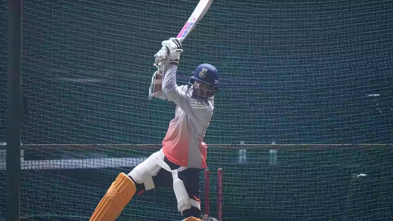 వడోదరలో జరిగిన తొలి వన్డే సందర్భంగా వాషింగ్టన్ సుందర్ తొడ కండరాలకు గాయం అయింది. దీని కారణంగా, డాక్టర్లు అతనికి విశ్రాంతి తీసుకోవాలని సూచించారు. అందువల్ల, న్యూజిలాండ్‌తో జరిగే తదుపరి రెండు మ్యాచ్‌లలో సుందర్ ఆడడు.