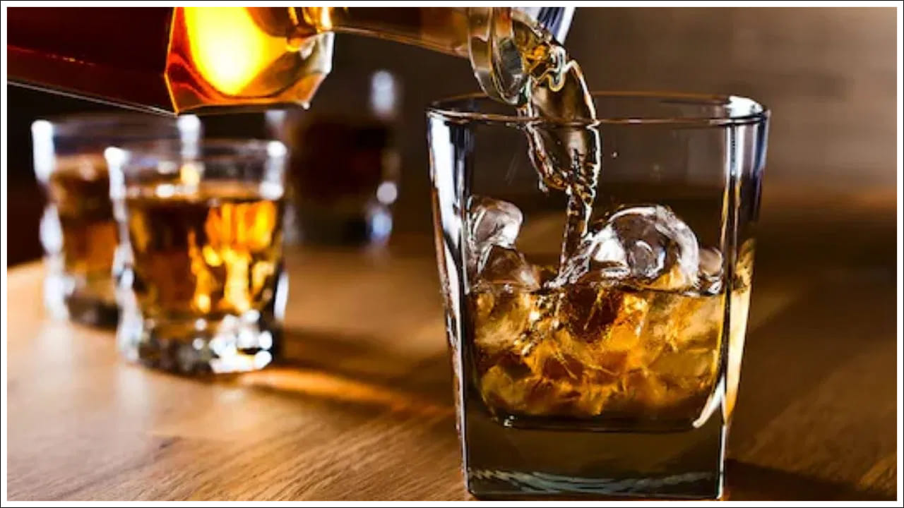 ఈ మద్యం ధర కేవలం 180 రూపాయలే.. కానీ అమ్మకాల్లో రికార్డ్‌..!