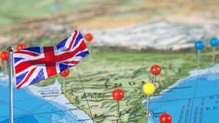 Elderly Couple: సంతోషానికి వయసుతో పనిలేదు.. తొలిసారి సముద్రాన్ని చూసి పరవశించిన వృద్ధజంట..