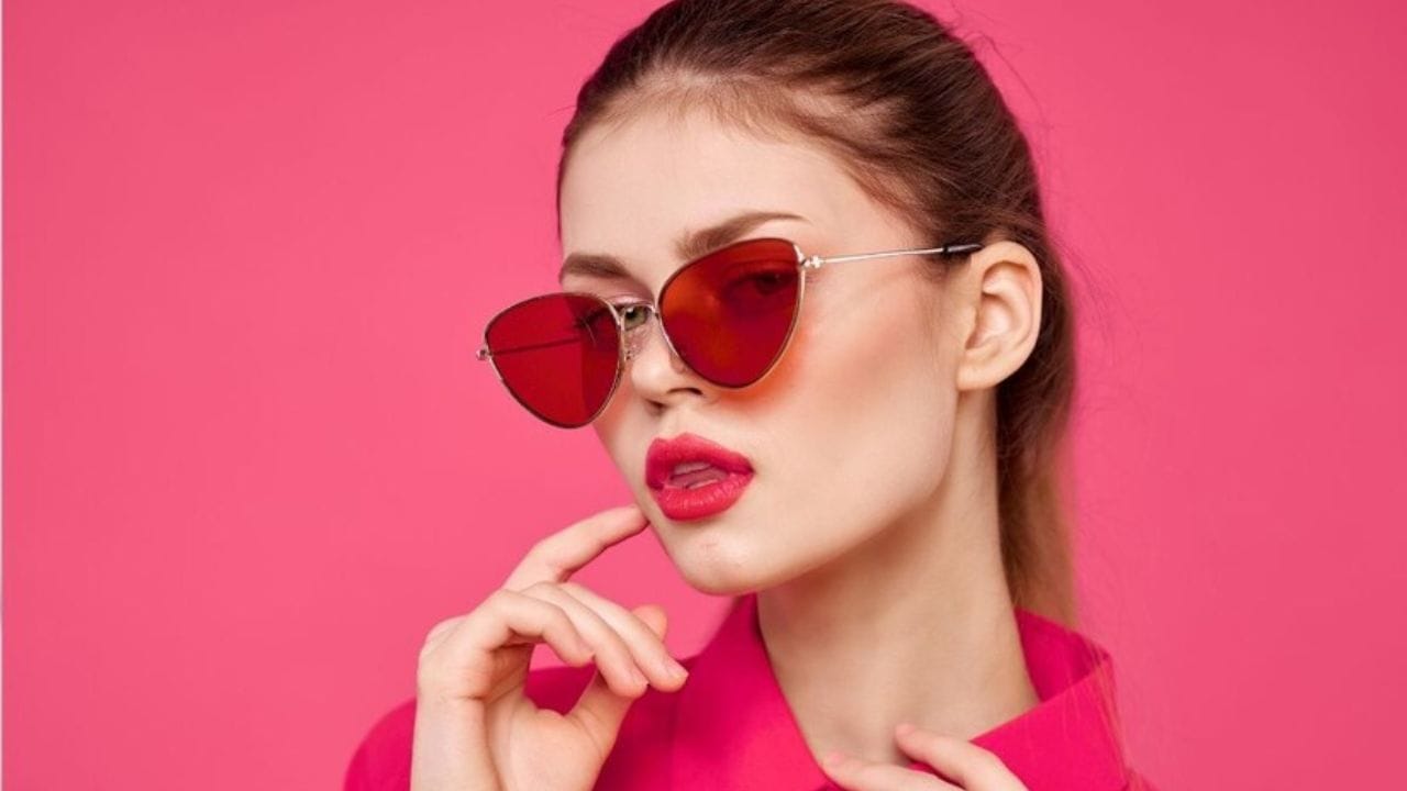 అమ్మాయిలకు పింక్ కలర్ అంటే ఎందుకు ఇష్టమో తెలుసా..? అసలు విషయం ఇదేనట..