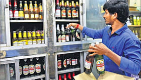 తెలంగాణలోని మందుబాబులకు బ్యాడ్‌న్యూస్.. ధరలు పెరగనున్నాయా..?