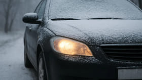 ఈ 5 వస్తువులను మీ కారులో ఉంచవద్దు.. చిన్న పొరపాటు పెద్ద ప్రమాదం!