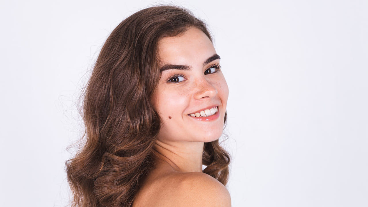 మినప పప్పులో ఐరన్ ఎక్కువగా ఉంటుంది. ఇది రక్తహీనత సమస్యకు చెక్ పెడుతుంది. అలాగే, ఆడవాళ్ళలో  కిడ్నీ సమస్యలతో బాధపడే వారికీ ఇది సూపర్ ఫుడ్. కాబట్టి,  దీనిని తినడం అలవాటు చేసుకోండి. 