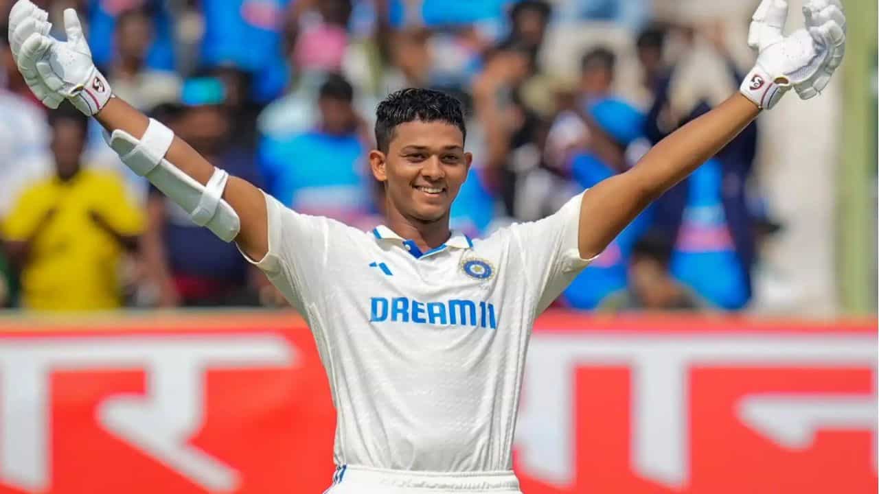 బోర్డ్ అధికారుల సంప్రదింపులకు సరిగ్గా స్పందించడం లేదని ఆరోపణలు వెలువడ్డాయి. ముంబై క్రికెట్ అసోసియేషన్ (ఎంసీఏ), జాతీయ సెలెక్టర్లు జైస్వాల్ లభ్యత గురించి ఆరా తీసినప్పుడు, వారికి సరైన సమాధానం రాకపోవడంతో అతడి వైఖరిపై విమర్శలు తీవ్రమయ్యాయి.