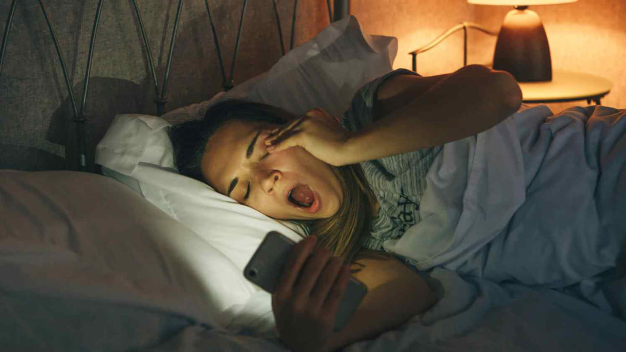 పడుకునే ముందు యూట్యూబ్‌ చూసే అలవాటు ఉందా? ఈ ఛేంజ్‌తో మీ డబ్బు, డివైజ్‌ లైఫ్‌ ఆదా అవుతుంది!