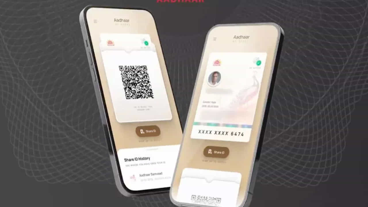 భారత విశిష్ట గుర్తింపు ప్రాధికార సంస్థ (UIDAI) గత నెలలో కొత్త ఆధార్ యాప్ను ప్రారంభించిన విషయం తెలిసిందే. జనవరి నెలాఖరులో ఆధార్ పేరుతో ఈ యాప్ను లాంచ్ చేసింది. కేంద్రమంత్రి అశ్విని వైష్ణవ్ ఆధార్ యాప్ను తన చేతుల మీదుగా ప్రారంభించారు. ఈ యాప్కు వినియోగదారుల నుంచి భారీ స్పందన వచ్చింది. రికార్డు స్థాయిలో యూజర్లు యాప్ను డౌన్లోడ్ చేసుకున్నారు.