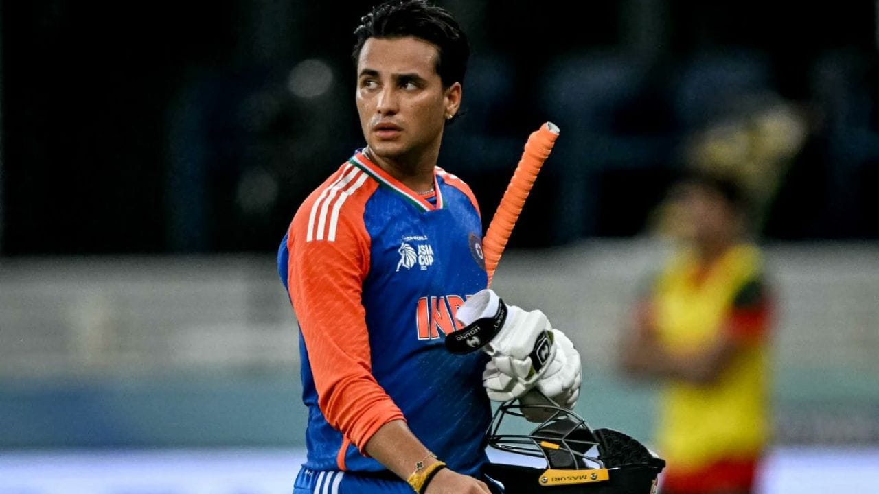 మునుపటి లీగ్ మ్యాచ్‌ల్లో నమీబియా కెప్టెన్ గెర్హార్డ్ ఎరాస్మస్, ఉస్మాన్ ఖాదిర్, సైమ్ అయూబ్ స్పిన్ బౌలింగ్ భారత బ్యాటర్లను ఇబ్బంది పెట్టింది. ఈ మ్యాచ్‌లో భారత సంతతి ఆఫ్ స్పిన్నర్ ఆర్యన్ దత్ ప్రపంచంలోనే అతిపెద్ద క్రికెట్ స్టేడియంలో స్టార్‌లతో నిండిన భారత జట్టును ఇబ్బంది పెట్టాడు.  మ్యాచ్‌కు ముందు నెట్స్‌లో భారత బ్యాటర్లు స్పిన్నర్లపై ప్రత్యేకంగా ప్రాక్టీస్ చేసినా, ఇంకా మెరుగుదల అవసరమని స్పష్టమైంది. దత్ అద్భుతంగా బౌలింగ్ చేయగా, నెదర్లాండ్స్ పేసర్లు కూడా తమ వేరియేషన్లతో భారత బ్యాటర్లను పరీక్షించారు.