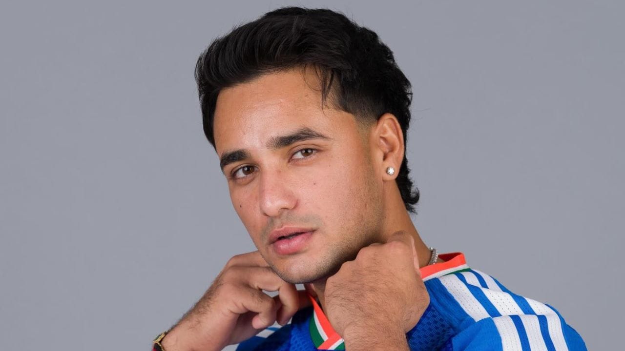 అయితే, అభిషేక్ శర్మ ప్రస్తుతం స్థిరమైన ప్రదర్శనలు ఇవ్వడానికి ఇబ్బంది పడుతుడు. గత 6 ఇన్నింగ్స్‌లలో దారుణంగా విఫలమవుతున్నాడు. ఈ 6 ఇన్నింగ్స్‌లలో అతను 3సార్లు జీరోకే ఔట్ కావడం గమనార్హం. అయితే అతను ఫామ్‌లో లేడని అర్థమవుతోంది.