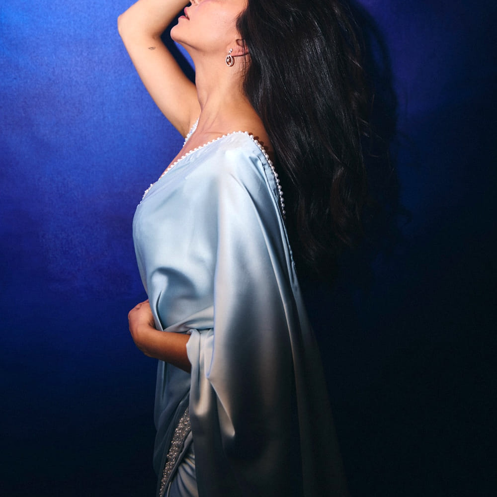 2009లో బోని సినిమాతో తెలుగు తెరకు పరిచయమైంది. ఈ మూవీతోనే కథానాయికగా సినీప్రయాణం స్టార్ట్ చేసింది. ఈ సినిమా కమర్షియల్ హిట్ కాకపోయినప్పటికీ.. ఆ తర్వాత 2013లో యష్ సరసన గూగ్లీ సినిమాతో కన్నడలోకి అడుగుపెట్టింది. ఆమె నటనకు ప్రశంసలు వచ్చినప్పటికీ ఆశించిన స్థాయిలో అవకాశాలు అందుకోలేకపోయింది.