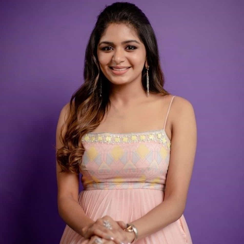 డైరెక్టర్ శంకర్ చిన్న కుమార్తె అదితి శంకర్ విరుమన్ చిత్రంలో సినీ రంగంలోకి అడుగుపెట్టింది. మొదటి సినిమాతోనే నటిగా ప్రశంసలు అందుకుంది. ఆమె చెన్నైలోని శ్రీ రామచంద్ర మెడికల్ కాలేజీ నుండి MBBS డిగ్రీని పూర్తి చేసింది. ఇటు బైరవం సినిమాతో తెలుగు తెరకు పరిచయమైంది ఈ అమ్మడు. 