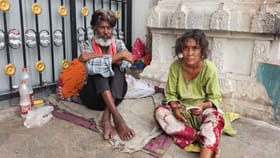 గుడి నీడలో బతుకు వ్యథ.. సినిమాను మించిన కథ..!