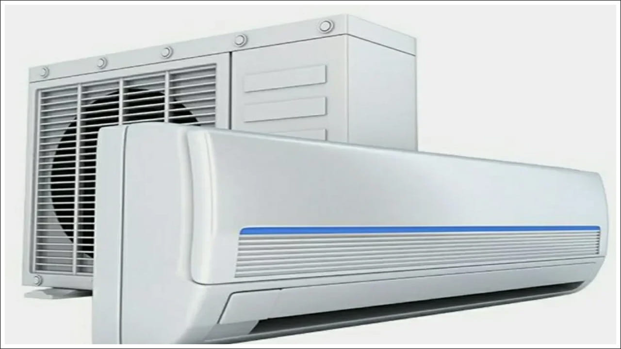  ఈ విషయాలను కూడా గుర్తుంచుకోండి: ఏసీ కొనుగోలు చేసేటప్పుడు స్టార్ రేటింగ్ మాత్రమే కాకుండా గది పరిమాణం, టన్‌, ఇన్వర్టర్ టెక్నాలజీ కూడా ముఖ్యమైనవి. 5-స్టార్ రేటింగ్ కలిగి ఉన్నప్పటికీ, తప్పు టన్నేజ్‌ను ఎంచుకోవడం వల్ల విద్యుత్ వినియోగం పెరుగుతుంది. అందుకే గది పరిమాణం ఆధారంగా 1-టన్ను, 1.5-టన్ను లేదా 2-టన్నుల ఏసీని ఎంచుకోండి. ఇన్వర్టర్ ఏసీలు సాధారణంగా మెరుగైన సామర్థ్యాన్ని అందిస్తాయి. స్థిరమైన ఉష్ణోగ్రతలను నిర్వహిస్తాయి. అలాగే ఇన్‌స్టాలేషన్, సర్వీస్ ఖర్చులను పరిగణించండి.