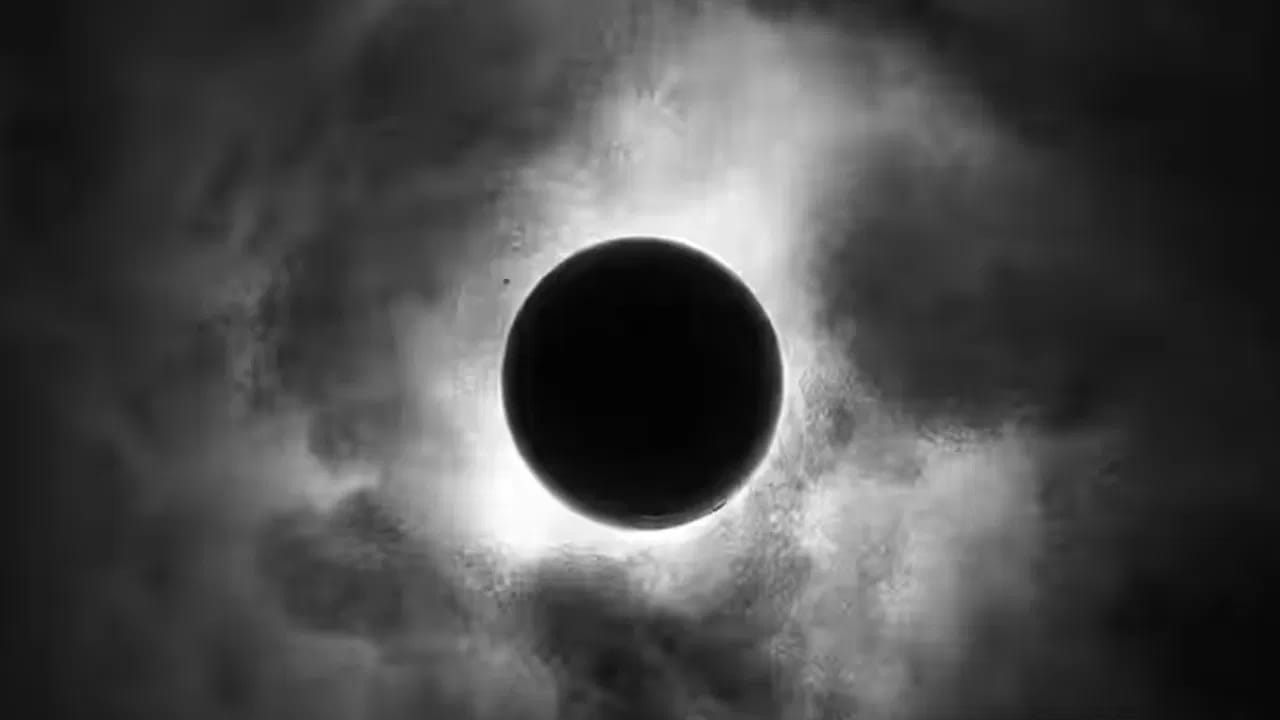 ఇక ఈ సమయంలో జన్మించిన పిల్లలు ఎదిగే సమయంలో అనేక ఇబ్బందులు ఎదుర్కొటారంట. ముఖ్యమైన సమయంలో నిర్ణయాలు తీసుకోవడంలో తడబడటం, అనారోగ్య సమస్యలతో బాధపడతారంట. కానీ అమావాస్య రోజు మంచి తిథిలో ఆడ పిల్ల జన్మించడం వలన ఆ ఇంటిలో సిరి సంపదలు పెరుగుతాయంట. ఆ ఆడపిల్లపై లక్ష్మీ దేవి అనుగ్రహం ఉంటుందంట.