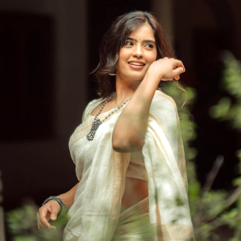 ప్రశాంత్ వర్మ దర్శకత్వంలో వచ్చిన హనుమాన్ సినిమా భారీ విజయాన్ని అందుకుంది. ఎలాంటి అంచనాలు లేకుండా విడుదలైన ఈ సినిమా మొత్తంగా 300కోట్లకు పైగా వసూల్ చేసి రికార్డ్ క్రియేట్ చేసింది. దీంతో అమృతకు సైతం గుర్తింపు వచ్చింది.