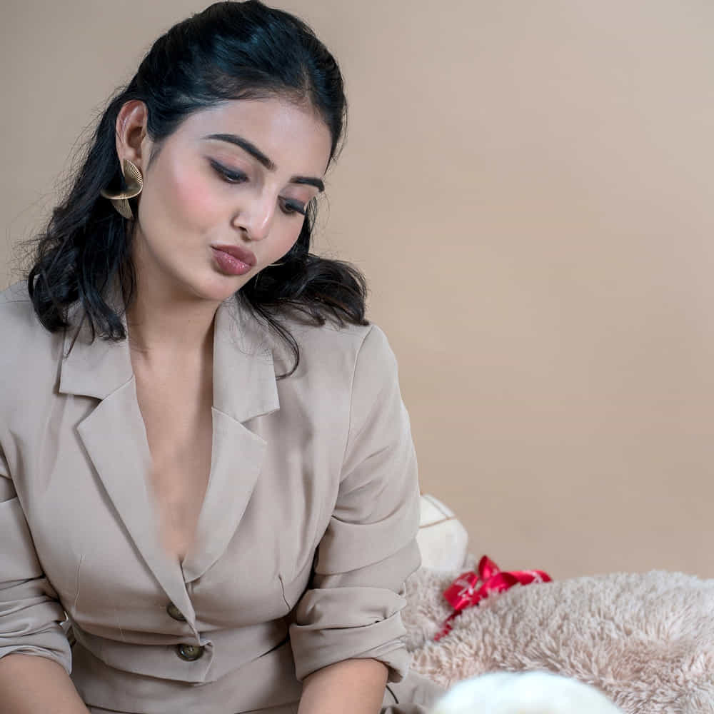 ఆ తర్వాత మ్యాస్ట్రో, ఊర్వశివో రాక్షసివో, శాకుంతం, మళ్లీపెళ్లి, పొట్టేల్, తంత్ర తదితర సినిమాలతో క్రేజీ హీరోయిన్ గా మారిపోయింది. కానీ హిట్స్ మాత్రం సొంతం చేసుకోలేకపోతుంది. 12 సినిమాలు చేసిన ఈ అమ్మడు కేవలం 2 హిట్స్ మాత్రమే అందుకుంది.
