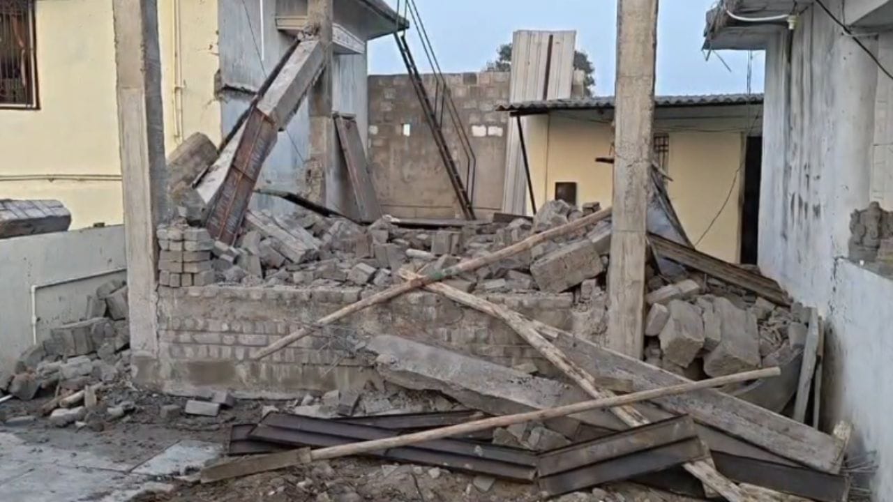 Watch: రాత్రికి రాత్రే అమ్మవారి టెంపుల్‌ను కూల్చేసిన అటవీశాఖ అధికారులు.. స్థానికులు ఏం చేశారంటే?