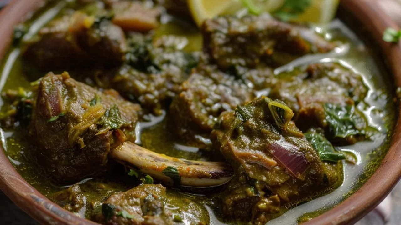 కావాల్సిన పదార్ధాలు : అర కిలో మటన్, ఒక కట్ట గోంగూర, ఒక కప్పు ఉల్లిపాయ ముక్కలు, కట్ చేసిన పచ్చిమిర్చి, ఒక టీ స్పూన్ అల్లం వెల్లుల్లి పేస్ట్, రెండు టేబుల్ సూన్స్ కారం కారం, అర టీ స్పూన్ పసుపు, అర టీ స్పూన్ చికెన్ మసాలా పొడి, ఒక టీ గ్లాస్ నూనె
ఉప్పు, తాలింపు గింజలు తీసుకోవాలి.