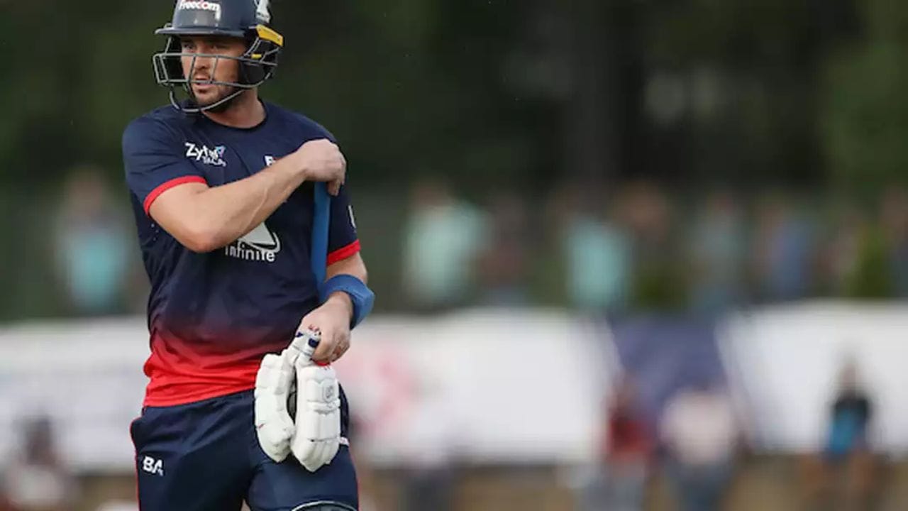 1. ఆండ్రీస్ గౌస్ (USA): అమెరికా జట్టుకు ప్రధాన బలంగా ఆ జట్టు ఓపెనింగ్ బ్యాటర్ ఆండ్రీస్ గౌస్ నిలవనున్నాడు. దక్షిణాఫ్రికాలో తన క్రికెట్ ప్రయాణాన్ని మొదలుపెట్టిన గౌస్.. 2021లో అమెరికాకు మకాం మార్చాడు. 2024 వరల్డ్ కప్‌లో గౌస్ అద్భుతంగా రాణించాడు. ముఖ్యంగా తన సొంత దేశమైన దక్షిణాఫ్రికాపై ఆయన చేసిన 80 (నాటౌట్) పరుగులు అందరినీ ఆకట్టుకున్నాయి. ఇప్పటివరకు అమెరికా తరపున 25 టీ20ల్లో 751 పరుగులు చేసిన గౌస్, 145కుపైగా స్ట్రైక్ రేట్‌తో డేంజరస్ ప్లేయర్ గా గుర్తింపు పొందాడు.