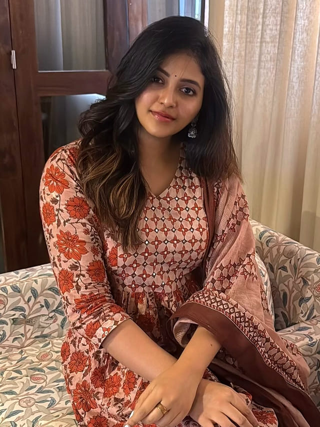 సైలెంట్ అయిన అంజలి.. సినిమా సినిమా ఎప్పుడు.? ఎవరితో.?