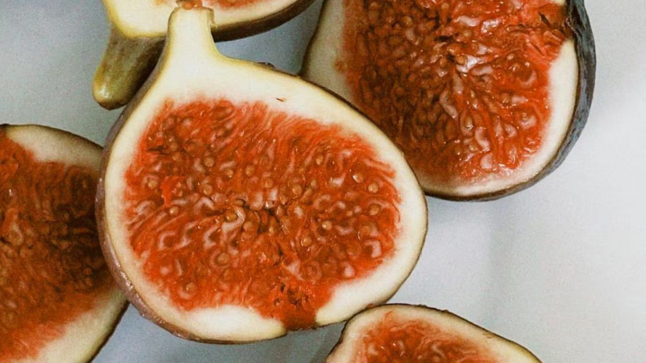 ఈ పండు పసుపు రంగులోకి బాగా పండిన తర్వాత చాలా తియ్యగా, మంచి సువాసనను వెదజల్లుతుందంట. దీంతో వాసన, తీపి కోసం పురుగులు పండులోకి చేరి, పండు లోని గుబ్బల వంటి కండను తింటాయంట. అందుకే ఇందులో తప్పకుండా పురుగులు ఉంటాయని చెబుతున్నారు నిపుణులు.