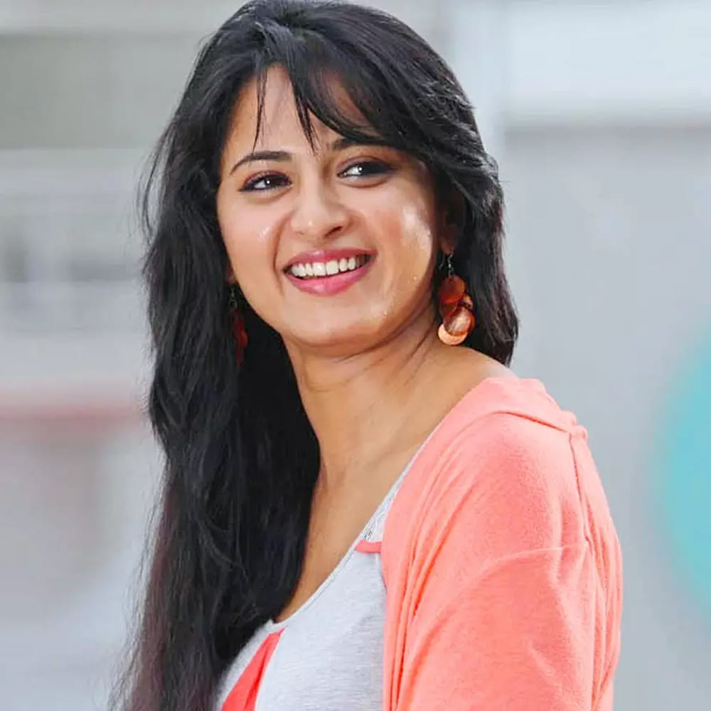 బాహుబలి తర్వాత ఆమె సినిమాలు తగ్గించింది. చివరగా ఘాటి చిత్రంలో నటించింది. నివేదికల ప్రకారం ఆమె ఆస్తులు రూ.133 కోట్లు ఉంటుందట. ఒక్కో సినిమాకు రూ.6 కోట్ల పారితోషికం తీసుకుంటుంది. బ్రాండ్ ఎండార్స్‌మెంట్ల ద్వారా సంవత్సరానికి రూ.12 కోట్లు సంపాదిస్తుంది.