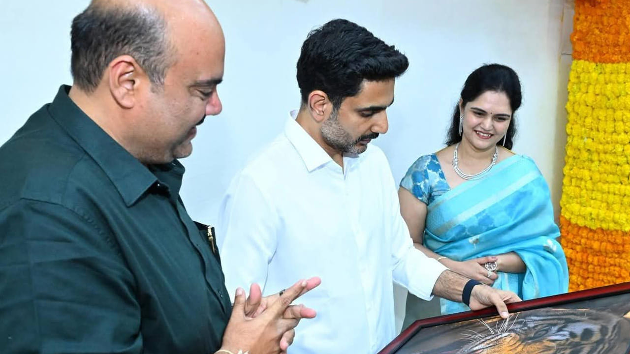 ఇది రాజకుటుంబం నుంచి రాజకీయాలకు వచ్చే కొత్త సంకేతమా? లేకపోతే లోకేష్‌కు చూపిన కుటుంబ మర్యాద మాత్రమేనా? అన్న చర్చ జోరుగా నడుస్తుంది. అంతఃపురపు వేళ్ల పొదల్లో దాగిన యువరాణి ఒక్కసారిగా వెలుగులోకి రావడం వెనుక ఏదో కథ దాగి ఉందన్న భావన ప్రజల్లో కలుగుతోంది. బొబ్బిలి చరిత్రలో ఎన్నో మలుపులు జరిగినా ఇలాంటి దృశ్యం అరుదనే చెప్పాలి.