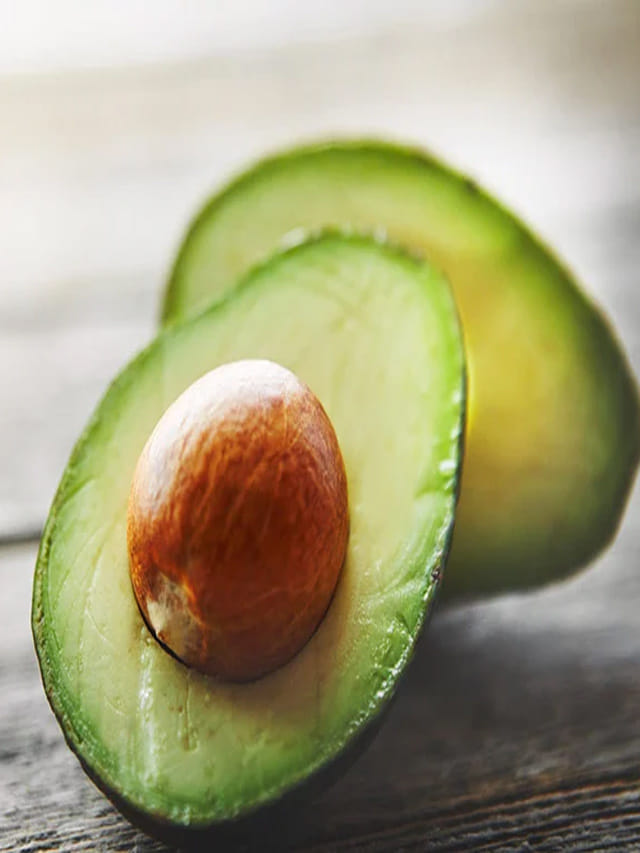 వయసును కువకువలాడించే వెన్న పండు..