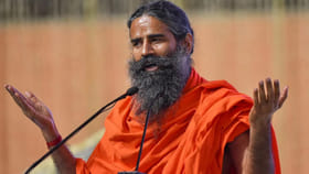 జుట్టు రాలుతోందా.. షాంపూలు మార్చడం కాదు.. బాబా రామ్‌దేవ్ చెప్పిన