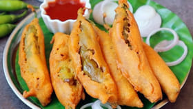 ఆహా.. కారంగా టేస్టీగా.. మిరపకాయ బజ్జీలు ఇలా చేస్తే అదిరిపోద్దీ!