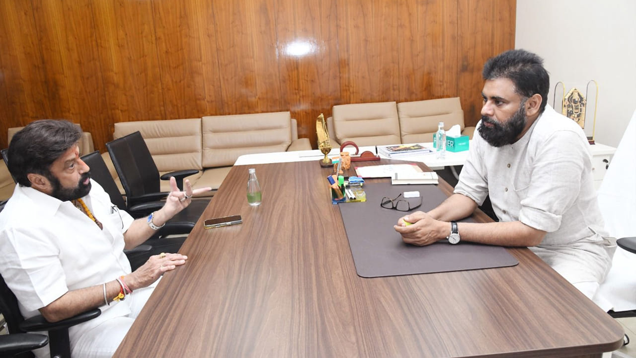 Andhra: ఏపీ అసెంబ్లీలో ఇంట్రస్టింగ్ సీన్‌.. పవన్‌తో బాలయ్య భేటీ