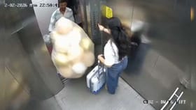 లిఫ్ట్ గాలిలో ఉండగా.. ఒక్కసారిగా పేలిన బెలూన్లు..!