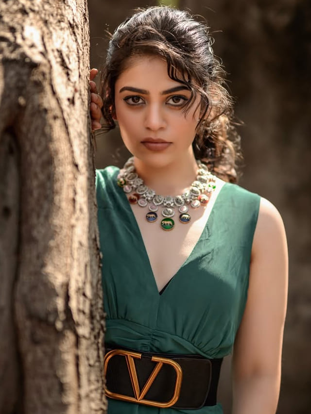 మతిపోగొడుతున్న ముద్దుగుమ్మ బాంధవి శ్రీధర్