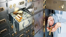 బ్యాంకు లాకర్ నుంచి రూ.60 లక్షల విలువైన ఆభరణాలు మాయం..