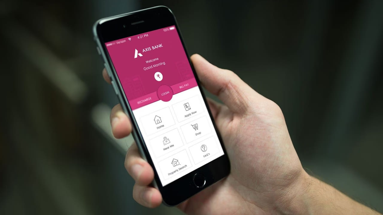 బ్యాంకింగ్ యాప్స్లో కస్టమర్లను గందరగోళానికి గురి చేసేలా ఛార్జీలు ఉంటున్నాయి. ఏదైనా ప్రొడక్ట్ కొనుగోలు చేసేటప్పుడు ఒక ఛార్జీ ఉంటుండగా.. పేమెంట్ చేసేప్పుడు అదనపు ఛార్జీలను చూపిస్తు్న్నారు. ఇలాంటి ఛార్జీలను విధించకూడదని ఆర్బీఐ స్పష్టం చేసింది