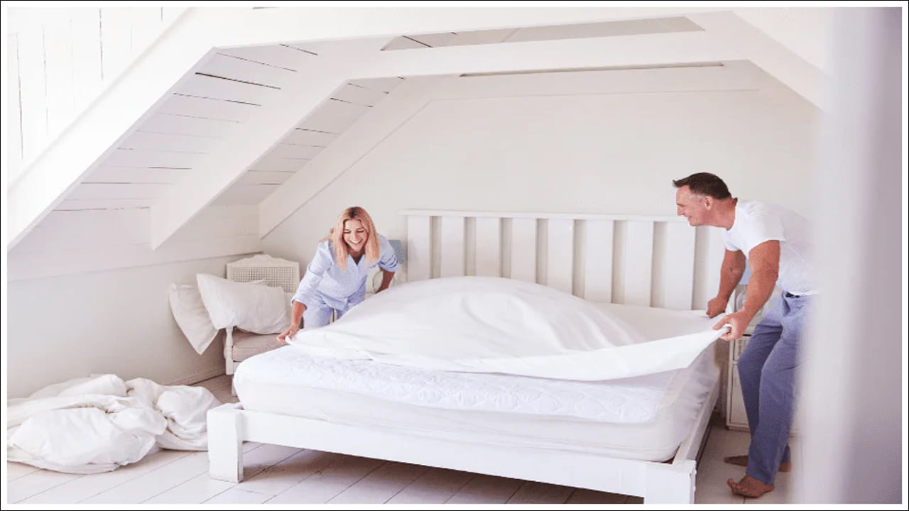  బెడ్‌షీట్‌ ఎక్కువ రోజులు అవుతుంటే ఆస్తమా, అన్ని వేళలా తుమ్ములు, సైనస్ సమస్యలు పెరుగుతాయి. అలాగే మొటిమల సమస్య, చర్మంపై దురద వంటి సమస్యలు తలెత్తుతాయని నిపుణులు సూ ఈ సమస్యలన్నింటిని నివారించడానికి, మీరు ఏడు రోజులకు ఒకసారి బెడ్‌షీట్‌ను మార్చడం మంచిది. మీరు ప్రతి ఆదివారం మీ బెడ్‌షీట్, పిల్లోకవర్‌ని మార్చాలని నియమం పెడితే అది మీకు సులభం అవుతుందని ఆరోగ్య నిపుణులు సూచిస్తున్నారు.