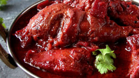 బీట్ రూట్ చికెన్ కర్రీ ఇలా వండితే.. మొత్తం లాగించేస్తారు