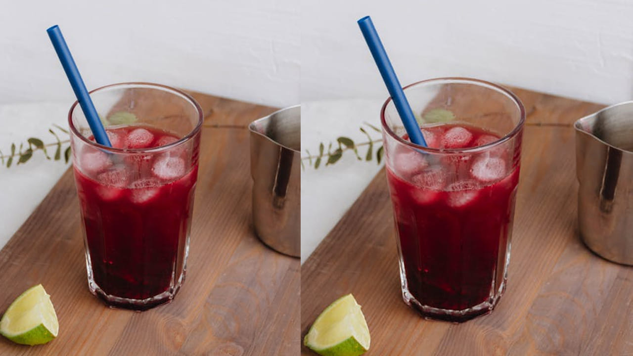 అంతా పేస్ట్ అయ్యాక ఇక ఇప్పుడు రెండు గ్లాసుల నీళ్లు పోసి స్పూన్ ​తో బాగా మిక్స్ చేసుకోవాలి. అంతే, బీట్​ రూట్ యాపిల్ జ్యూస్ రెడీ. దీనిని తాగితే అమ్మాయిలకు జుట్టు రాలడం తగ్గి పెరుగుతుంది. అంతేకాదు, ఇది ఆరోగ్యానికి చాలా మంచిది