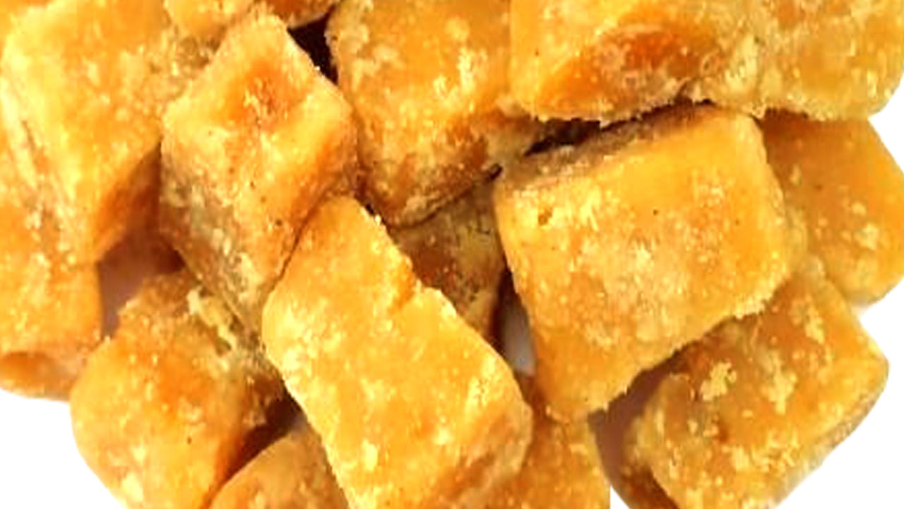 రోజూ రాత్రి పూట భోజనం చేసిన తర్వాత  బెల్లం ముక్కను నోట్లో వేసుకోండి. ఇలా మీరు 15 రోజుల పాటు తింటే రక్తం పెరుగుతుంది. అనారోగ్య సమస్యలు కూడా దరి చేరవు. 