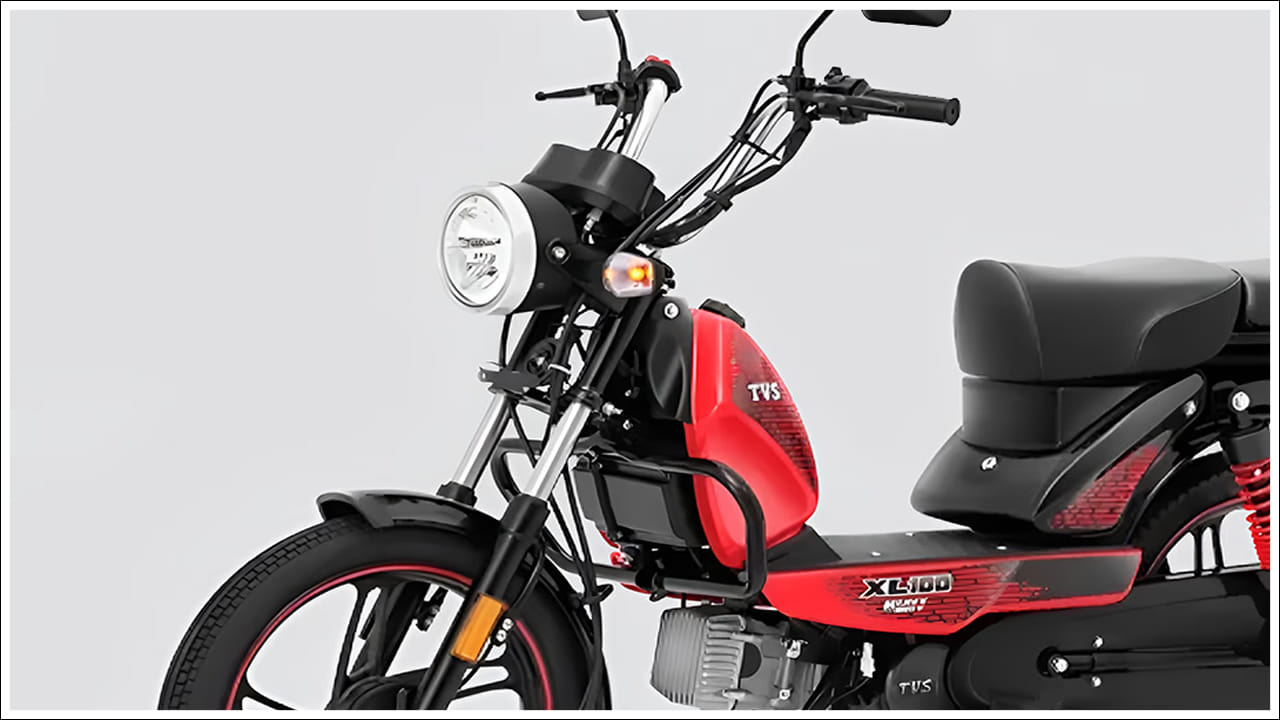  టీవీఎస్ XL100 హెవీ డ్యూటీ: TVS XL100 హెవీ డ్యూటీ అనేది రూ.44,550 - రూ.59,150 మధ్య ధర కలిగిన మోపెడ్. ఇది 99.7cc ఇంజిన్‌తో పనిచేస్తుంది. 65 నుండి 80 kmpl మైలేజీని అందిస్తుంది. ఇది చిన్న వ్యాపారాలు, గ్రామీణ ప్రాంతాలలో ప్రసిద్ధి చెందింది ఎందుకంటే ఇది భారీ లోడ్‌లను సులభంగా మోయగలదు. మీరు రూ.60,000 బడ్జెట్‌లో అధిక మైలేజ్, సుదూర శ్రేణి కోసం చూస్తున్నట్లయితే  TVS స్పోర్ట్, TVS XL100 హెవీ డ్యూటీ అద్భుతమైన ఎంపికలు. హీరో HF డీలక్స్, HF 100 కూడా అద్భుతమైన ఎంపికలు. (నోట్‌: ఇక్కడ గుర్తించుకోవాల్సిన విషయం ఏంటంటే బైకు మంచి మైలేజీ ఇవ్వాలంటే నడిపే విధానంపై కూడా ఆధారపడి ఉంటుందని గుర్తించుకోండి. ప్రయాణించే రోడ్డు, ప్రాంతం బట్టి కూడా ఉంటుందని గుర్తించుకోండి.)