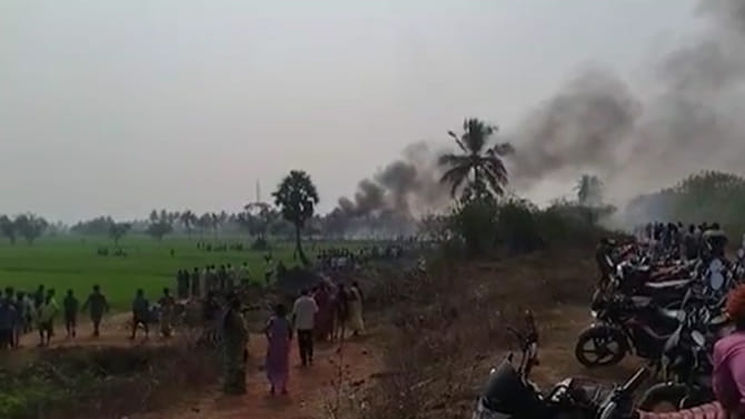 బాణసంచా తయారీ కేంద్రంలో భారీ పేలుడు.. నలుగురు దుర్మరణం..