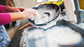 రూపాయి ఖర్చు లేకుండా మాడిన గిన్నెలను వీటితో మెరిసేలా చేయొచ్చు