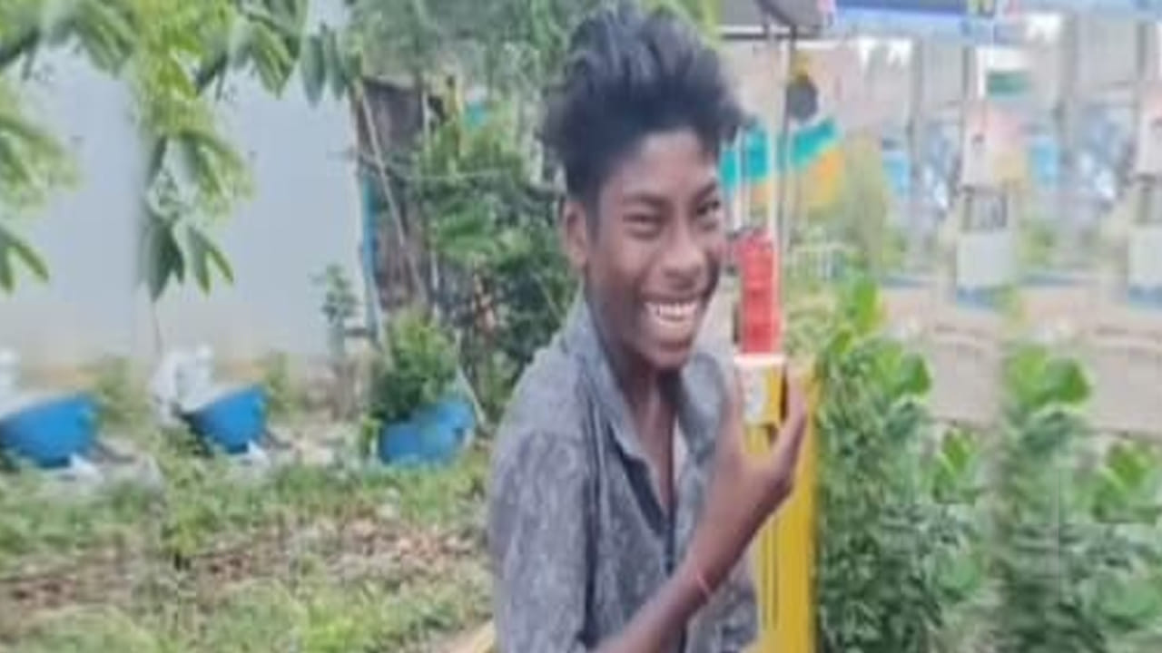 అయితే చాలా మంది ఈ కుర్రాడు, కర్ణాటక, తమిళనాడు రాష్ట్రాలకు చెందినవాడూ, అసలు మన ఇండియా అతను అవునో కాదు అనుకుంటుంటారు. కానీ ఈ కుర్రాడు ఇండియాకు చెందిన తెలుగు అబ్బాయి మాత్రమే కాకుండా, తెలంగాణ రాష్ట్రానికి చెందిన కుర్రాడు. తెలంగాణ రాష్ట్రంలోని జయశంకర్ భూపాల పల్లి జిల్లాకు చెందిన మాలపల్లి అనే గ్రామానికి చెందిన కుర్రాడు. ఈయన పేరు అరుణ్.  పేద కుటుంబంలో జన్మించిన ఈ కుర్రాడు పదవ తరగతి చదివాడు. తర్వాత చదువు మానేసి, నెహ్రూ అనే వ్యక్తి వద్ద లారీ క్లీనర్‌గా పని చేస్తున్నాడు. రోజూ లారీ పనికి వెళ్లేవాడు.