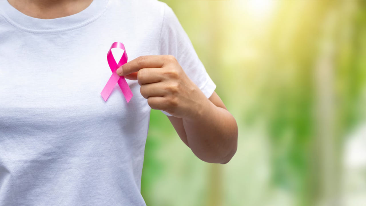 ఈ క్యాన్సర్ మొదలైనప్పుడే శరీరం కొన్ని సంకేతాలను ఇస్తుంది. వీటిని మీరు ముందుగానే గుర్తిస్తే  తగిన వైద్యం తీసుకోవచ్చు.  అలా కాకుండా చివరి దశలో ట్రీట్మెంట్ కోసం పరిగెడితే డాక్టర్లు కూడా ఏం చెయ్యలేరు.

