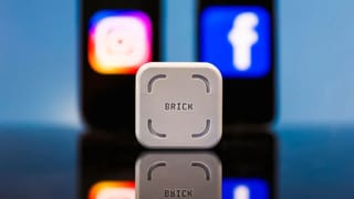 గంటల తరబడి కూర్చుంటున్నారా? ఆ అలవాటు మిమ్మల్ని క్యాన్సర్ వైపు నడిపిస్తుందని తెలుసా