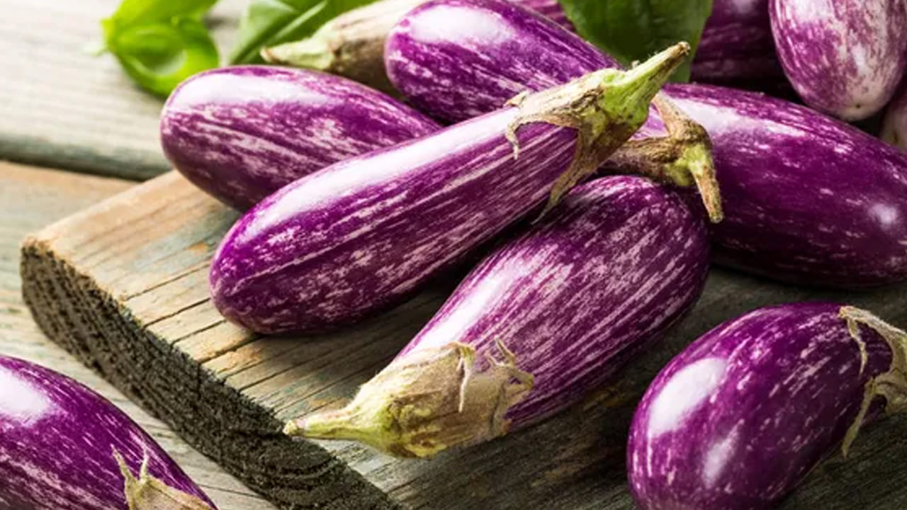 అలెర్జీ : అమ్మాయిల్లో కొందరికి వంకాయలు తిన్న తర్వాత దురద శ్వాస తీసుకోవడంలో వంటి కొత్త సమస్యలు వచ్చే అవకాశం ఉంది.