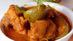 వంకాయ చికెన్ కర్రీ ఇలా వండితే.. గిన్నె కూడా వదలరు