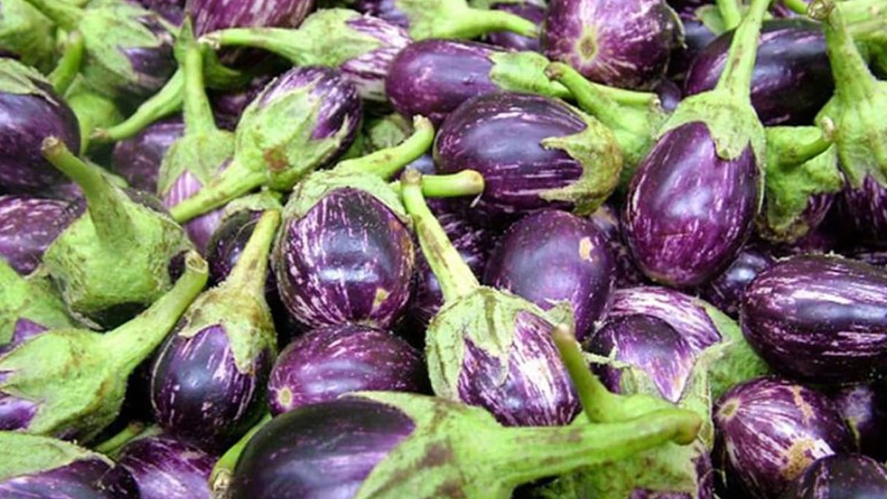 కీళ్ల నొప్పులతో ఇబ్బంది పడేవారు అదే పనిగా తింటే ఈ నొప్పి ఇంకా ఎక్కువయ్యే అవకాశం ఉంది. 