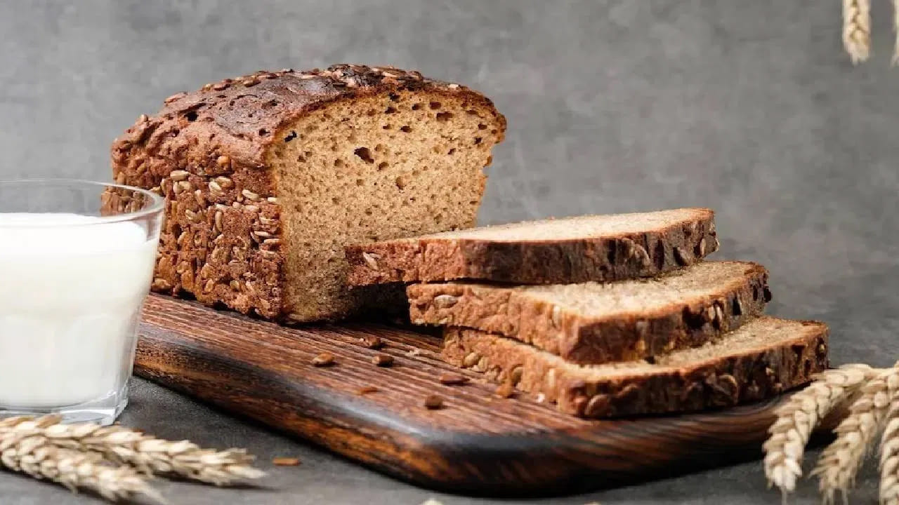 బరువు తగ్గడానికి ఆహారంతోపాటు జీవనశైలిలో చాలా మార్పులు చేసుకోవాలి. అయితే తప్పుడు పద్ధతులు అనుసరిస్తే బరువు తగ్గడానికి బదులుగా మరింత పెరగడం జరుగుతుంది.