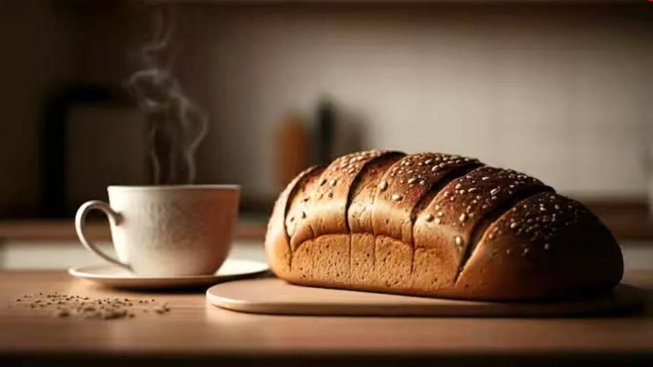 బరువు తగ్గడానికి ప్రయత్నిస్తున్నప్పుడు చాలా మంది బ్రెడ్‌ను రోజువారీ ఆహారంలో చేర్చుకుంటారు. బ్రెడ్ తినడం వల్ల త్వరగా బరువు తగ్గవచ్చని చాలా మంది నమ్ముతారు. 